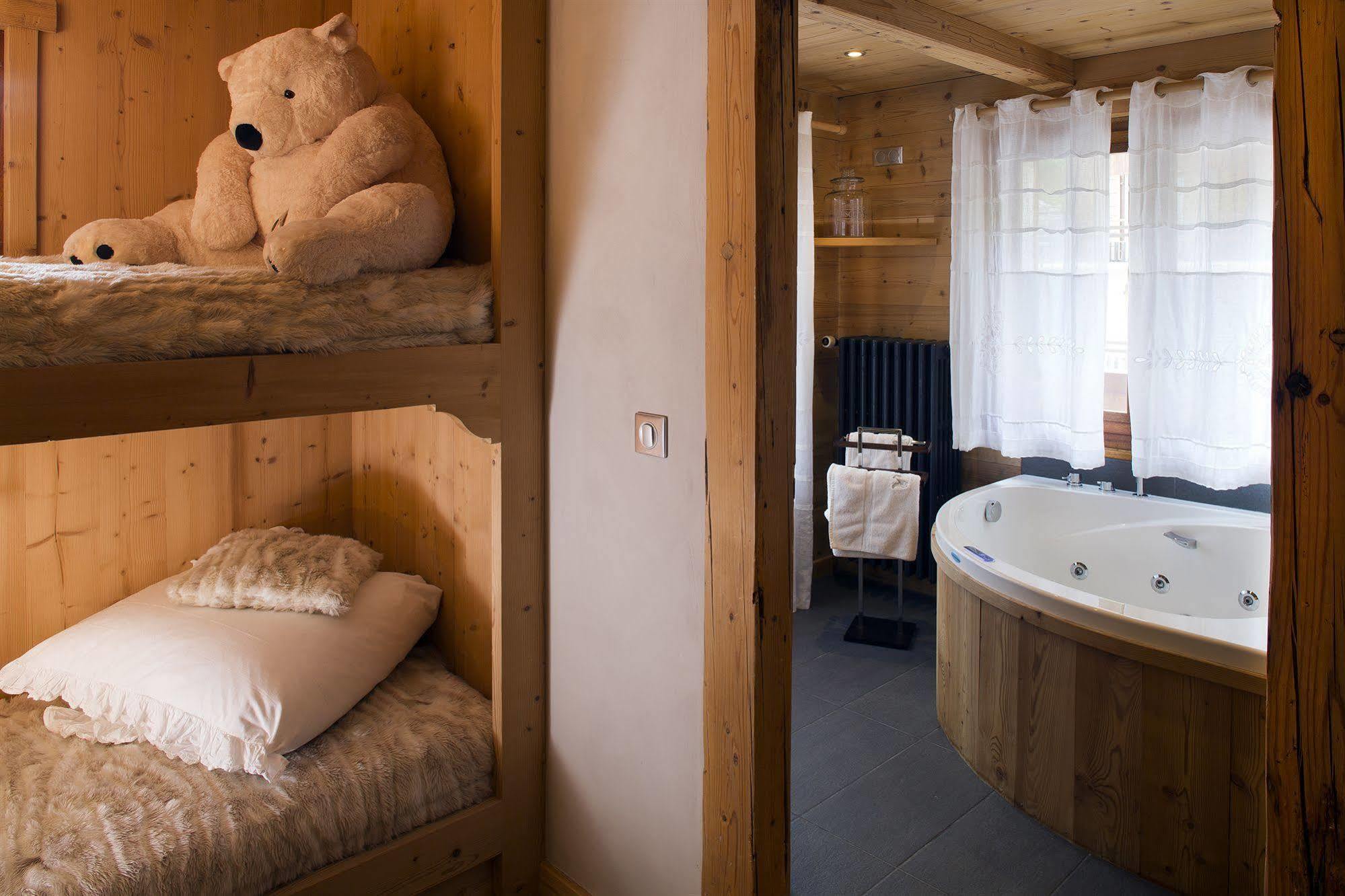 Chalet-Hotel Les Cimes ル・グラン・ボルナン エクステリア 写真