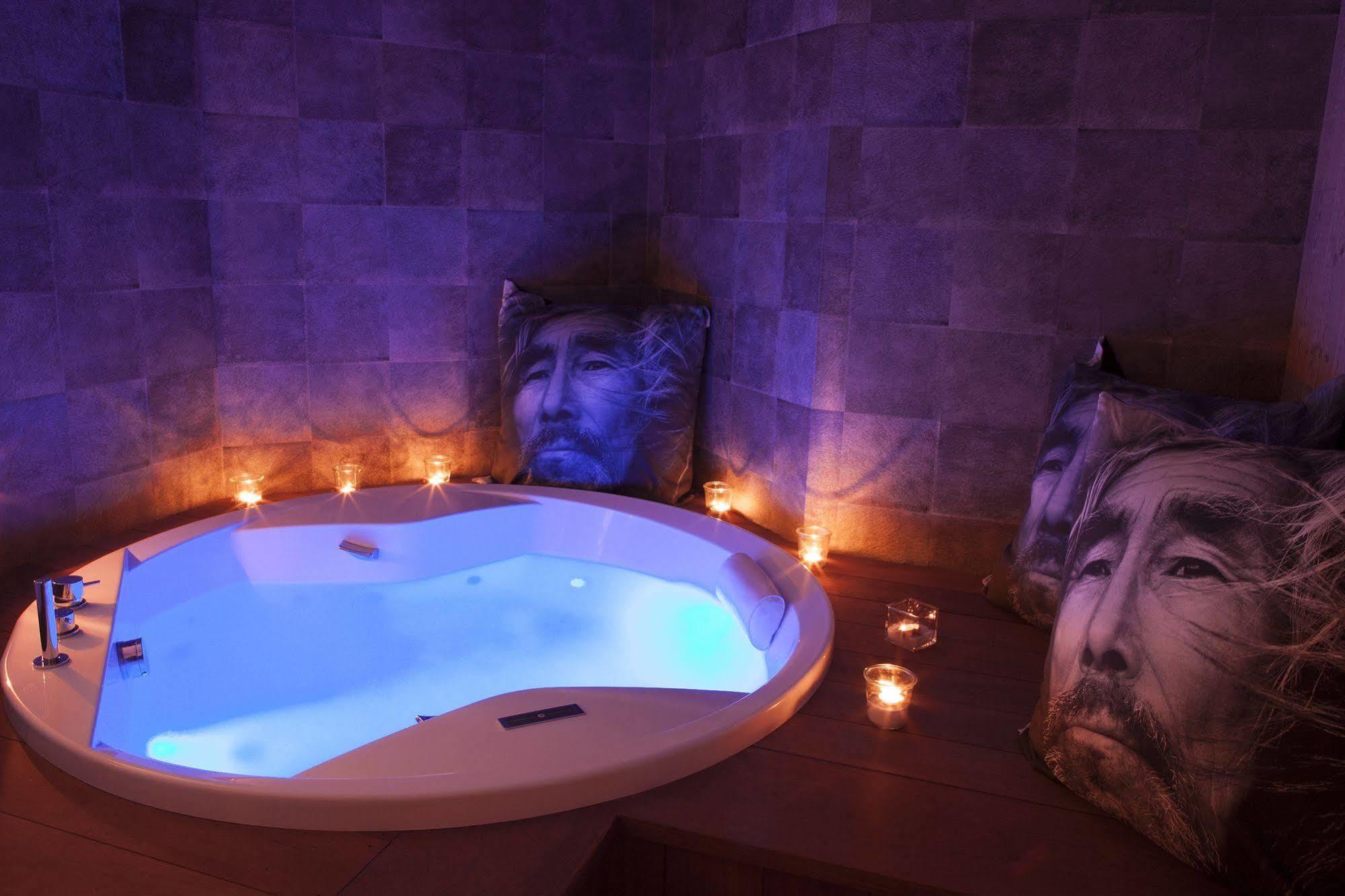 Chalet-Hotel Les Cimes ル・グラン・ボルナン エクステリア 写真